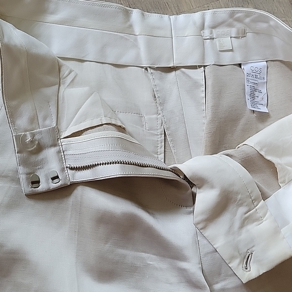COS shiny cream colored cropped trousers in size US 4. - Picture 5 of 9